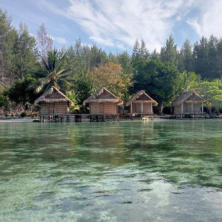 Coco Huts Guest House Waisai المظهر الخارجي الصورة