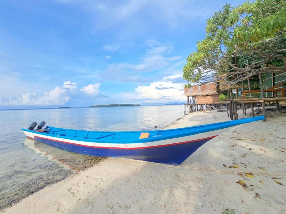 Coco Huts Guest House Waisai المظهر الخارجي الصورة