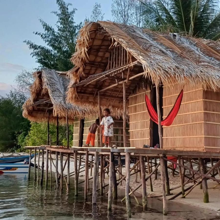 Coco Huts Guest House Waisai المظهر الخارجي الصورة
