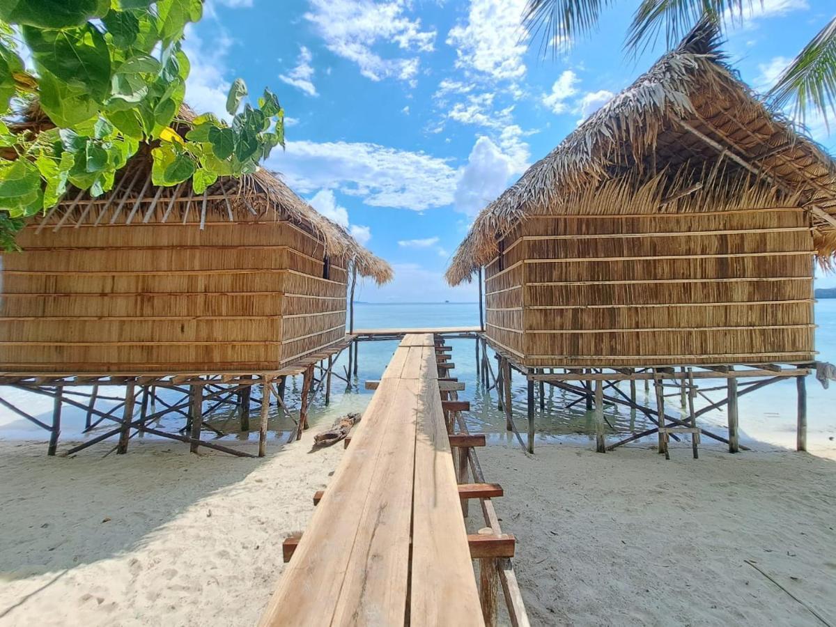 Coco Huts Guest House Waisai المظهر الخارجي الصورة