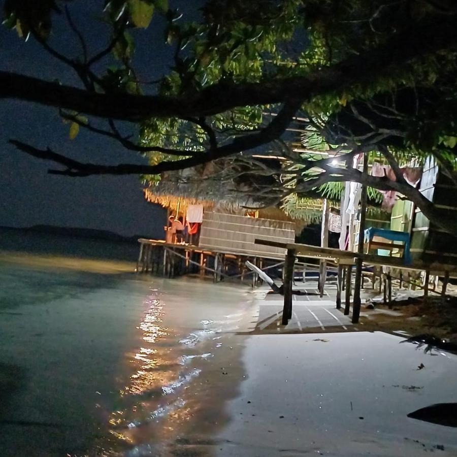 Coco Huts Guest House Waisai المظهر الخارجي الصورة