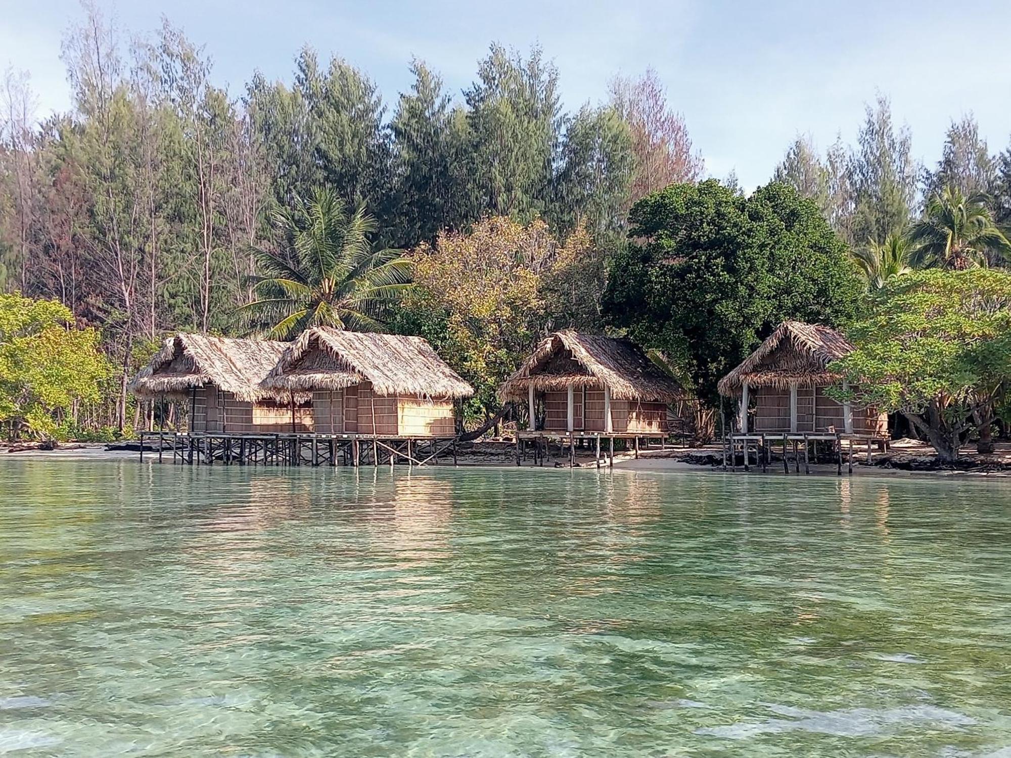Coco Huts Guest House Waisai المظهر الخارجي الصورة