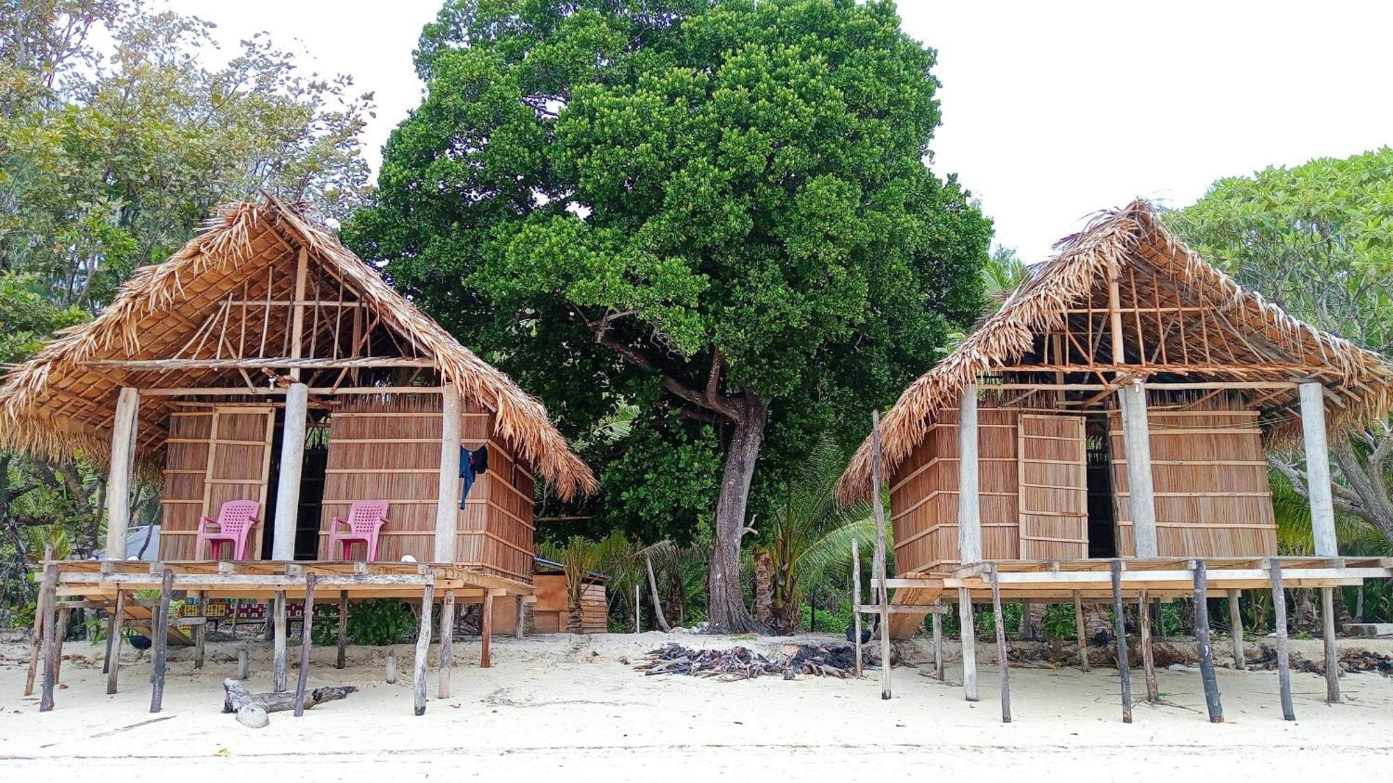 Coco Huts Guest House Waisai المظهر الخارجي الصورة