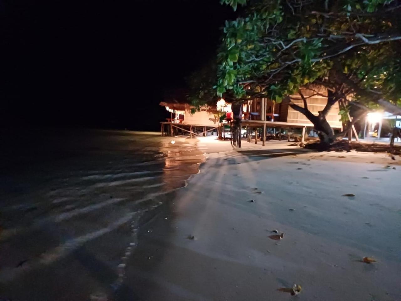 Coco Huts Guest House Waisai المظهر الخارجي الصورة