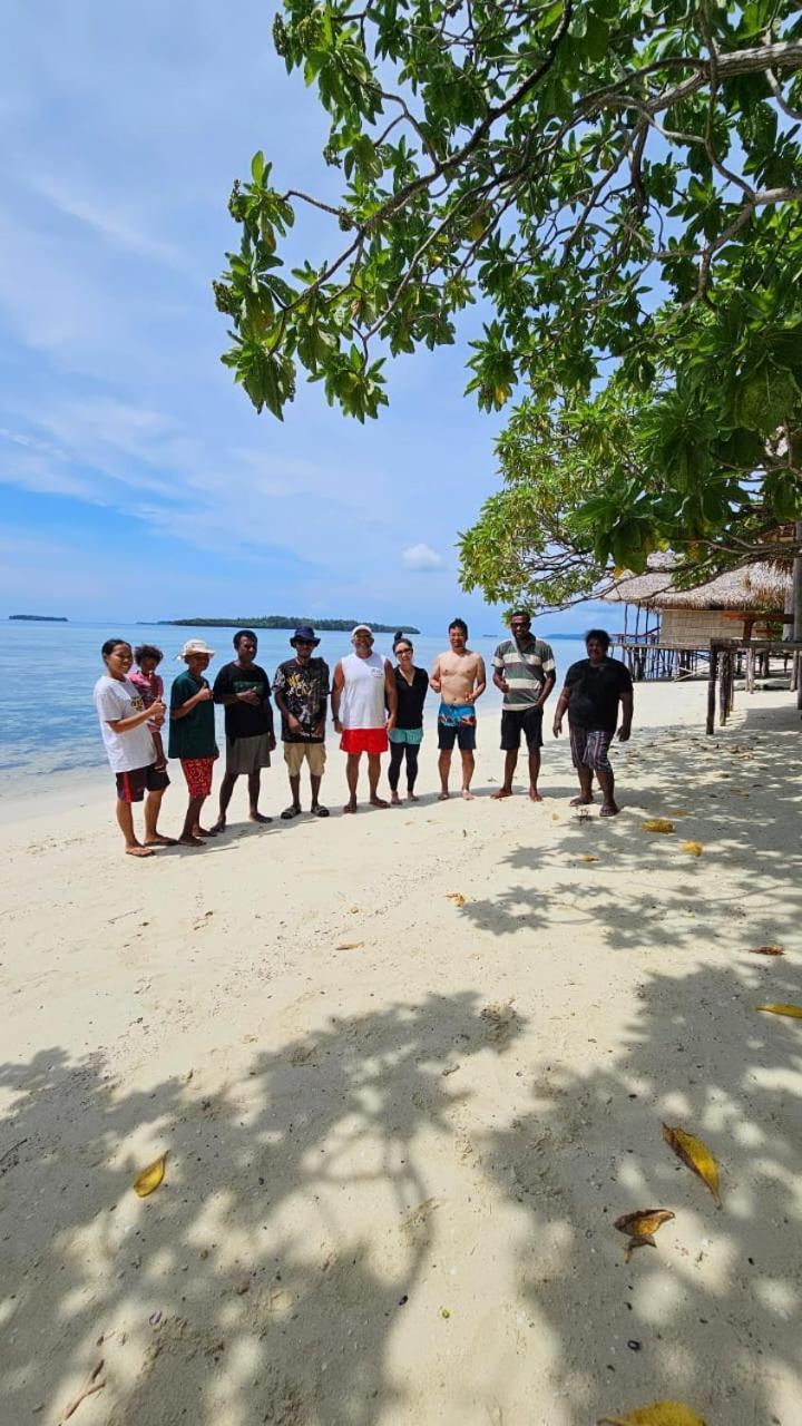 Coco Huts Guest House Waisai المظهر الخارجي الصورة